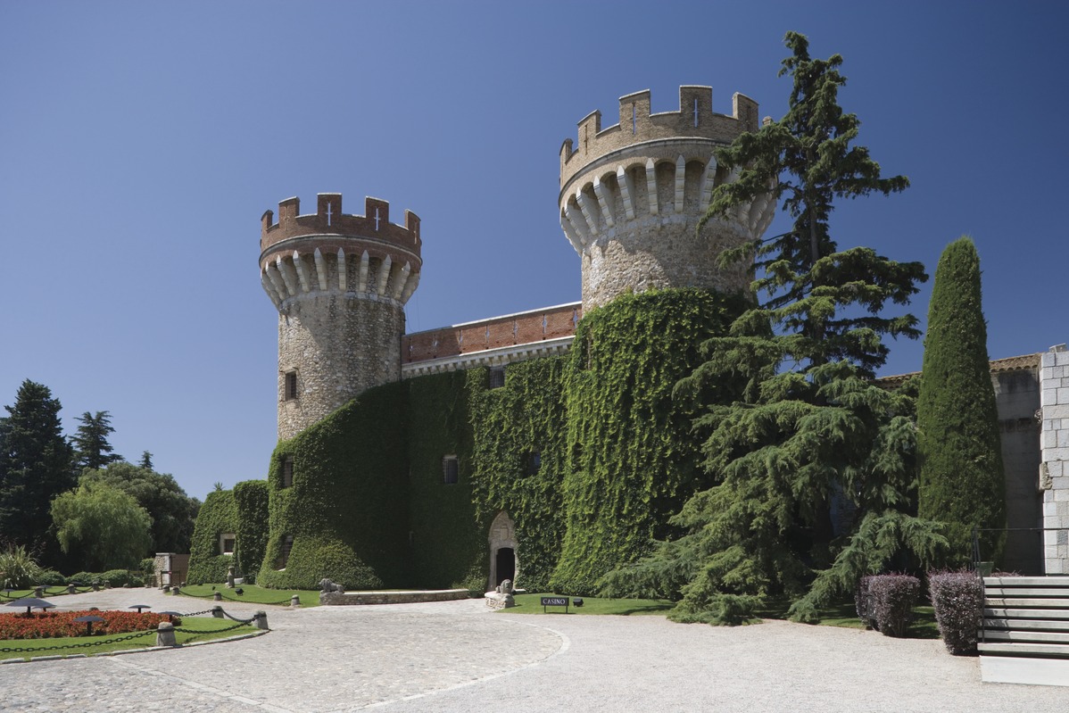 Burg Peralada Katalonien